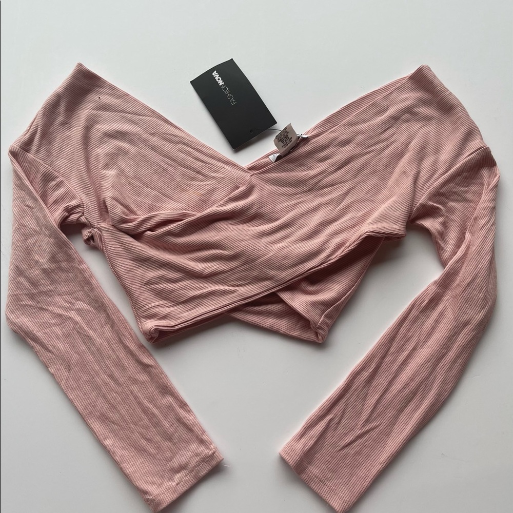 Fashion Nova Long sleeve crop top